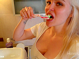 Brushing my teeth with piss and cum – PissVids